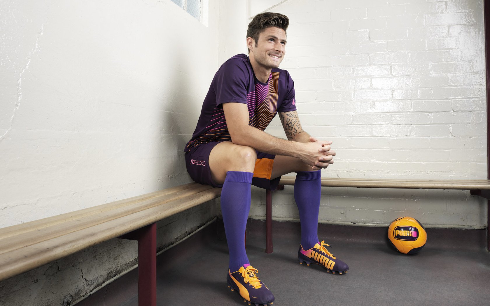 C罗与粉丝互动现场热情高涨,c罗与队友